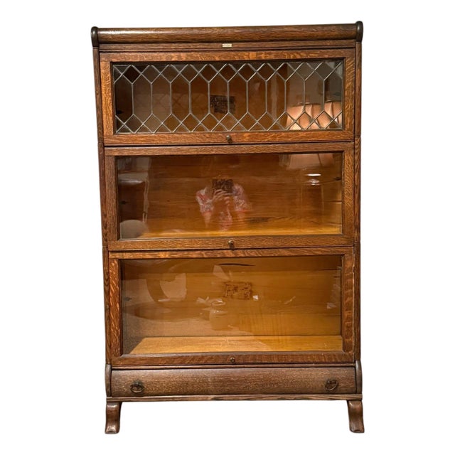 Antique Library Bookcase Lundstrom Chippendale Leaded Glass 3-Tier Sectional Barrister Bookcase - Quarter-Sawn Oak For Sale