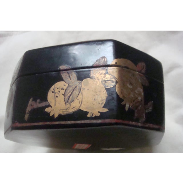 Chinese 1970s Vintage Octagonal Bird and Pomegranate Chinese Lidded Black Box For Sale - Image 3 of 11
