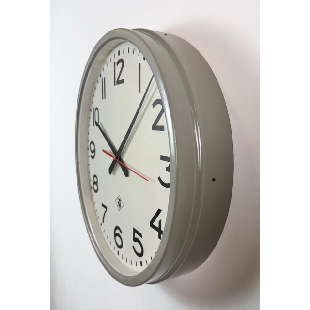 Mid-Century Modern Large Vintage Industrial Wall Clock from TN, 1960s For Sale - Image 3 of 16