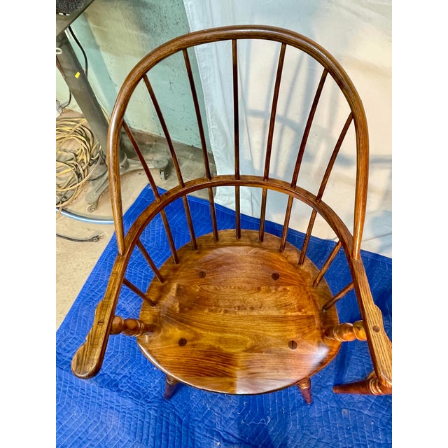 1980s Fredrick Duckloe Sack Back Windsor Chairs, a Pair For Sale - Image 4 of 12