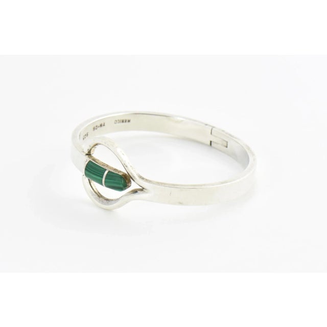 Vintage solid sterling silver bangle with malachite inlay from Taxco, Mexico. Interior, 6.5" circumference. Marked: TM-28...