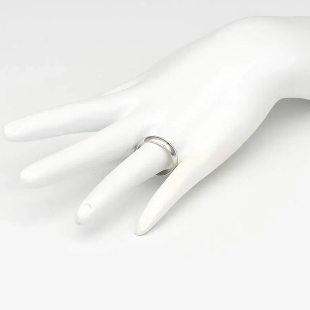 14KW Milgrain Edged Wedding Band Ring, size 8 For Sale - Image 4 of 4