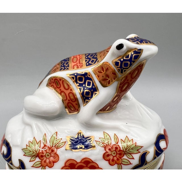Vintage Andrea by Sadek Frog Imari Porcelain Trinket Box- Royal Crown Derby / Limoges Style – Japanese / Chinoiserie For Sale - Image 9 of 13