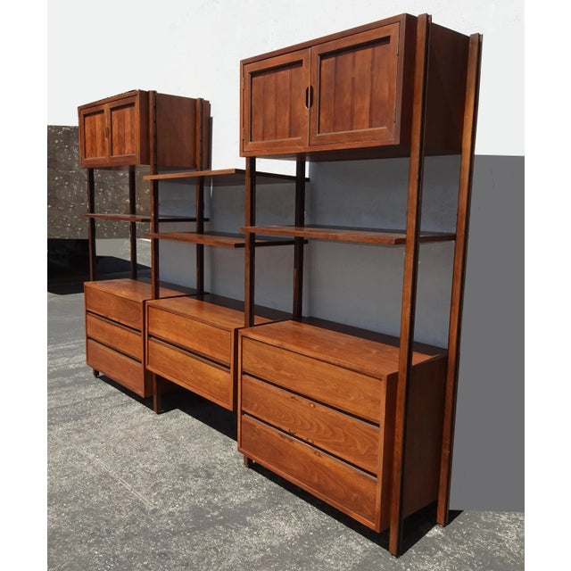 1970s Vintage Mid Century Modern Walnut Three Bay Wall Unit Bookcase W Cabinets by Stanley For Sale - Image 5 of 12