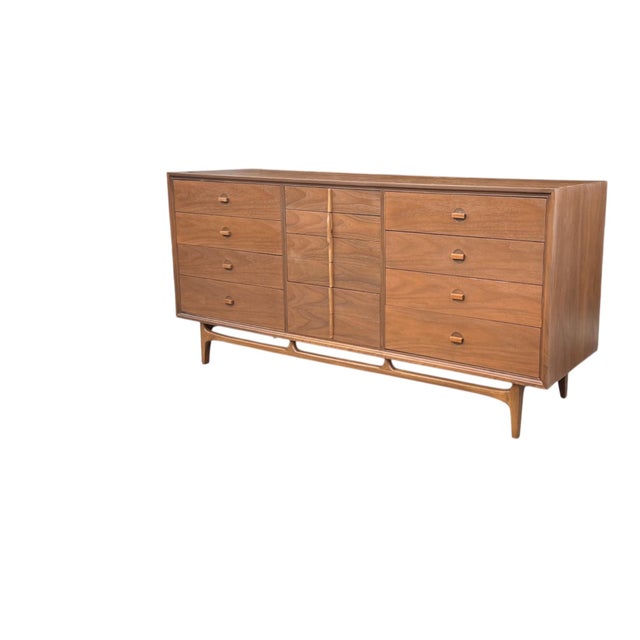 1960s Mid-Century Modern Walnut 9 Drawer Dresser Sculpted Pulls Long Credenza For Sale - Image 4 of 14