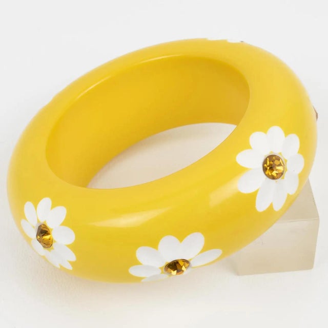 Massive Yellow Resin Bracelet Bangle with Carved Daisy Flowers For Sale - Image 4 of 7