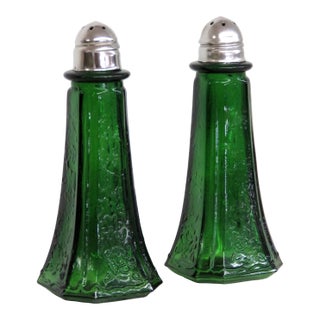 Emerald Green Salt and Pepper Shakers Embossed Depression Glass 2pc Pair 4510b For Sale