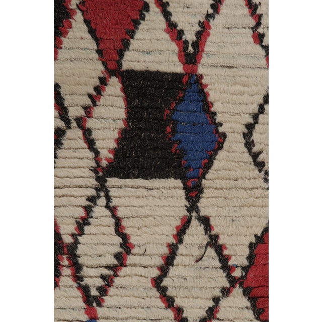 1950s Vintage Midcentury Moroccan Beige Red and Blue Wool Rug For Sale - Image 5 of 9