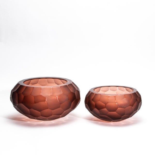 The Hand-Blown Murano Battuto Bowl in Light Amaretto, size small, is a stunning testament to Venetian craftsmanship....