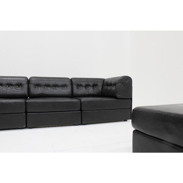 1970s Vintage Modular Sectional Sofa in Black Leather, 1970s, Set of 6 For Sale - Image 5 of 10