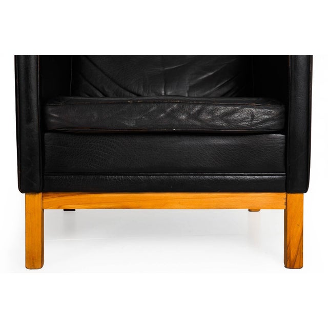 Yellow Pair of Mogens Hansen Mh195 Black Leather Armchairs With Ottoman Stool For Sale - Image 8 of 18