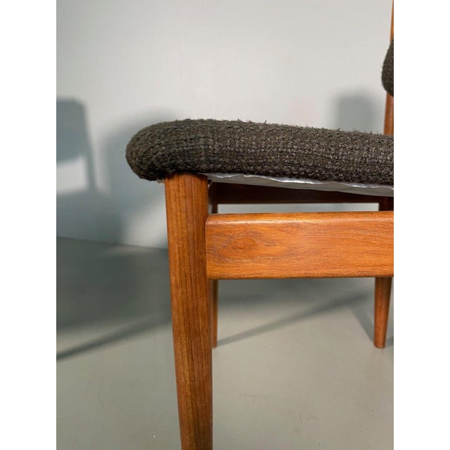 Set of 4 Scandinavian chairs designed by Finn Juhl and produced by France & Søn in Denmark in the 1960s. They feature a...