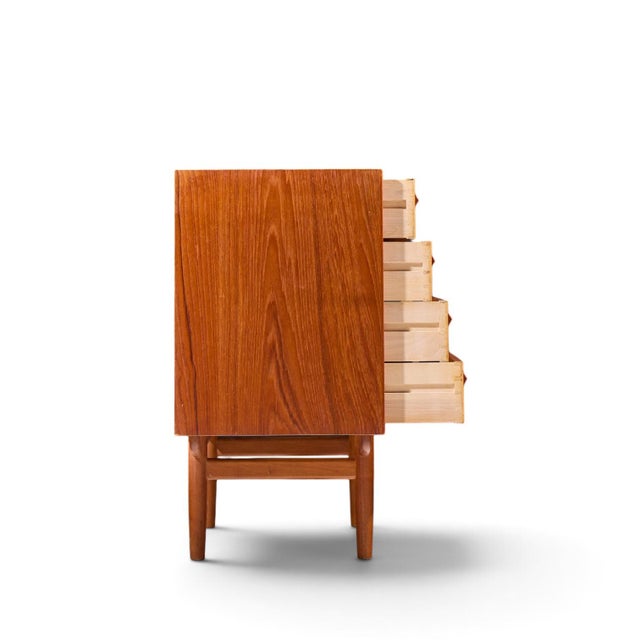 Børge Mogensen Børge Mogensen Mid Century Danish Modern Teak and Oak Chest of Drawers - Pair For Sale - Image 4 of 11