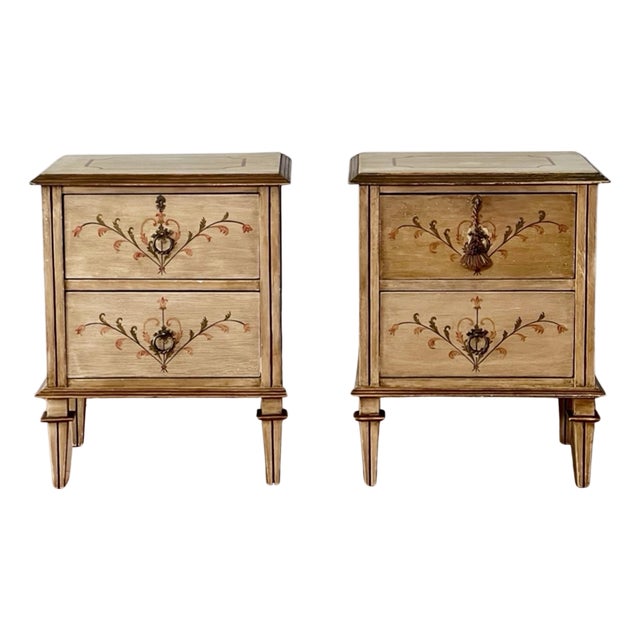 1920s Pair of Italian Neoclassical Style Paint Decorated Nightstands For Sale