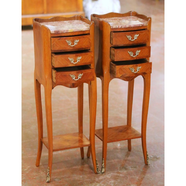 Brown Pair of Mid-Century French Louis XV Walnut Marquetry Marble-Top Nightstands For Sale - Image 8 of 13