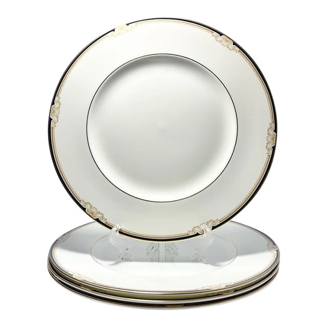 1990s Wedgwood “Cavendish” Set of 4 Bone China Dinner Plates For Sale