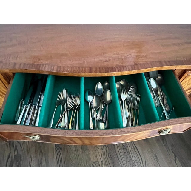 English Antique Flame Mahogany Sideboard | Federal / Hepplewhite Style | Original Hardware For Sale - Image 3 of 8