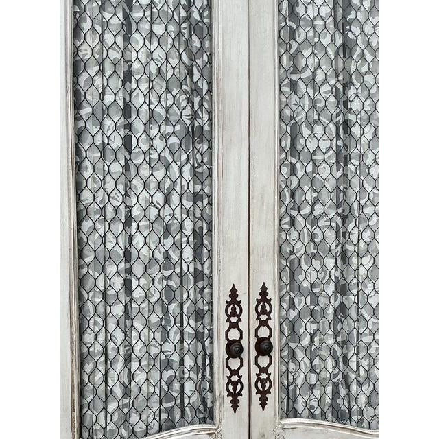 Late 20th Century Vintage Habersham Louis XV Bibliotheque For Sale - Image 5 of 13