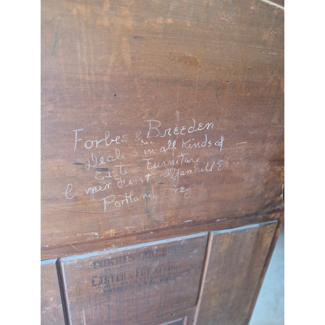Victorian Late 19th Century Victorian Mahogany Etagère With a Central Curio Cabinet For Sale - Image 3 of 4