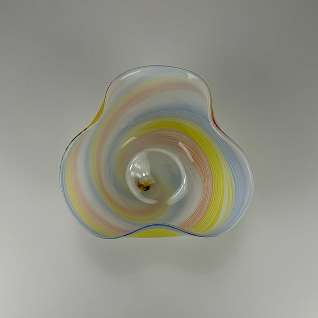 Mid-Century Swirl Murano Glass Fazzoletto Bowl or Vase attributed to Gino Cenedese, 1970s For Sale - Image 4 of 8