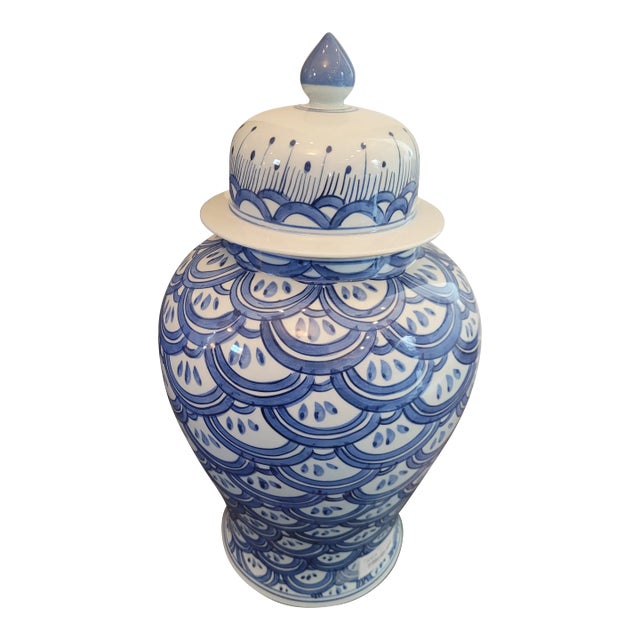 Blue and White Scalloped Apothecary Temple Jar For Sale