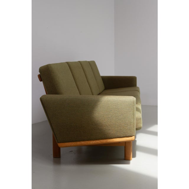 Wood Danish Modern Oak Sofa GE-236/4 by Hans J. Wegner for Getama, 1960s. For Sale - Image 7 of 18