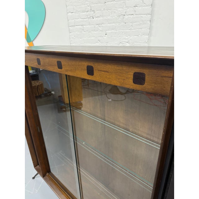1970s Lane Tower Suite Display Cabinet For Sale - Image 5 of 11