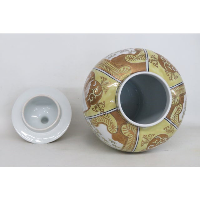 Gold Imari Porcelain Lidded Ginger Jar Hand Painted Urn With Display Stand 5012b For Sale - Image 9 of 16