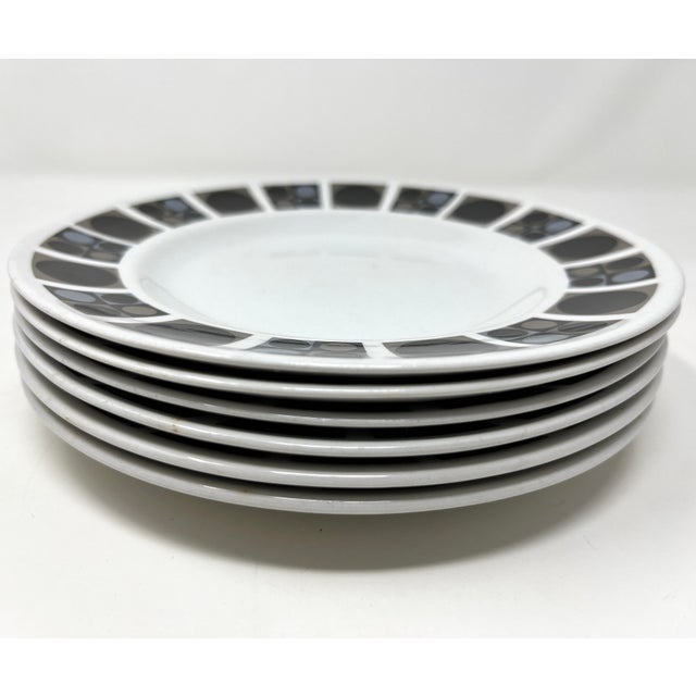 Midwinter Set of 6 1960s Ceramic English Earthenware Tea Plates in Focus Pattern by Midwinter For Sale - Image 4 of 9