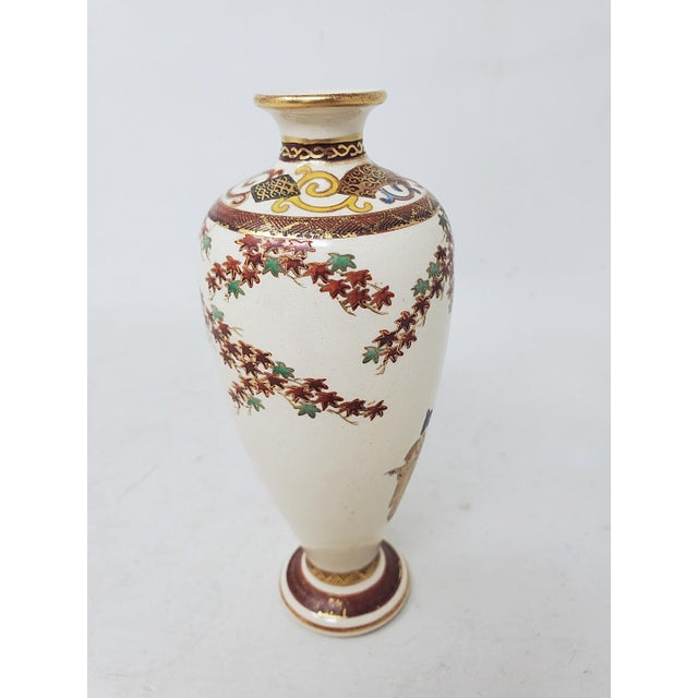 Antique Japanese Satsuma 6" Vase - Late Meiji Era - Geisha - Attendant - Tree - Leaves For Sale - Image 9 of 18
