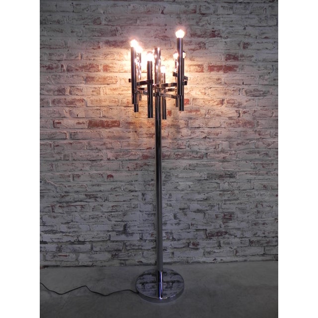 Height: 139 cm (excluding lights). Width: 30 cm. Depth: 30 cm. Height of chromed cylinders: 27 cm. The lamp has small lamp...