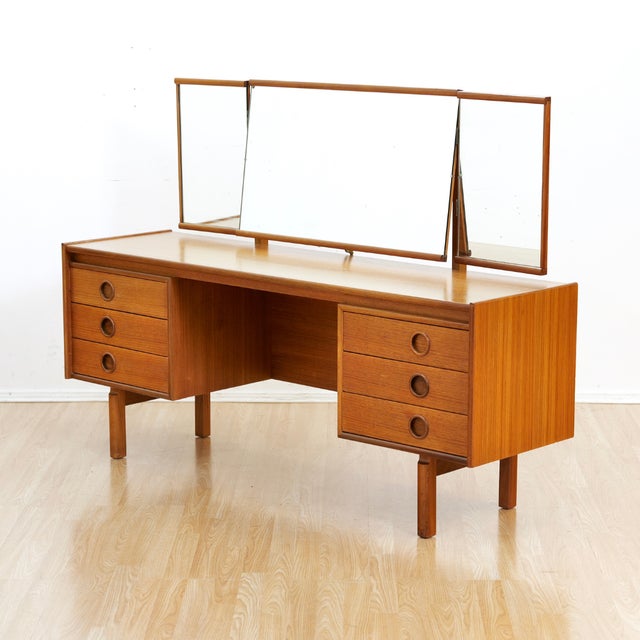 1960s Mid Century Vanity by Bath Cabinet Makers, Attributed For Sale - Image 4 of 12