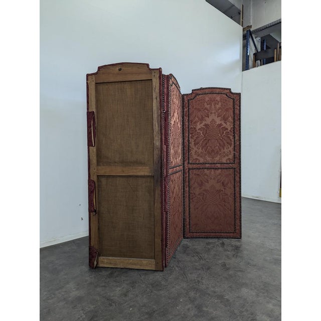 Four-Panel Screen in Red Silk with Brass Nails For Sale - Image 4 of 6
