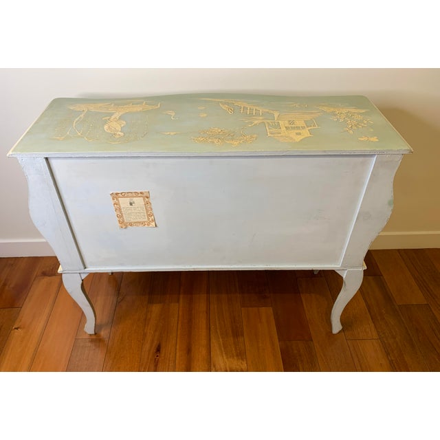 Vintage Italian Louis XV Style Chinoiserie Bombé Chest – Hand-Painted For Sale - Image 9 of 11