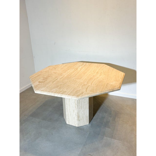 Vintage Octagonal Travertine Dining Table, in Very Good conditions. Designed 1970 to 1979