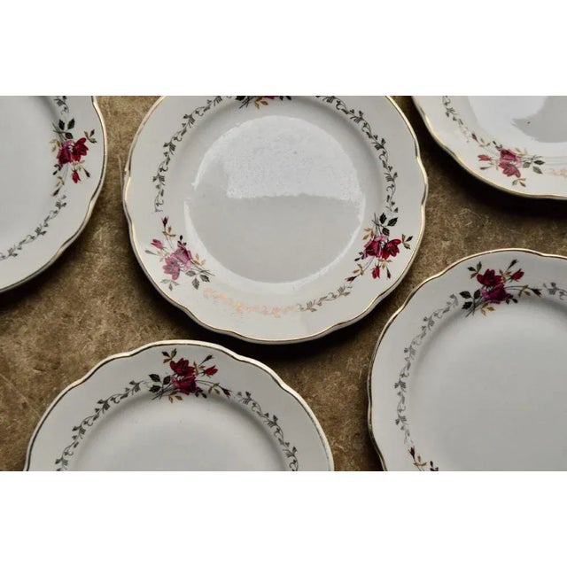 Whether for a lunch on the grass or an elaborate dinner, these plates will charm with their bohemian spirit. Old, they...