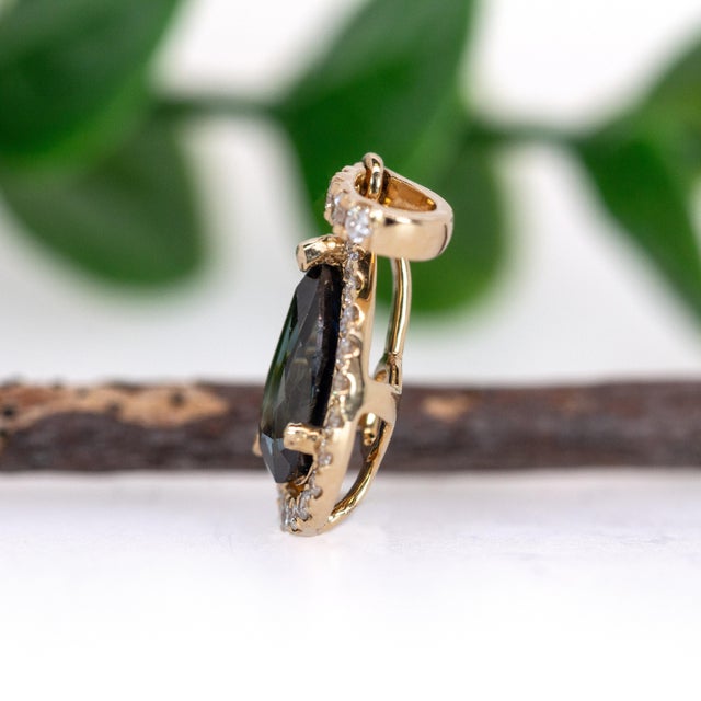 2020s 1.22cts Ceylon Sapphire Pendant W Ethical Diamonds in 14k Solid Gold | Pe 8x6mm For Sale - Image 5 of 6
