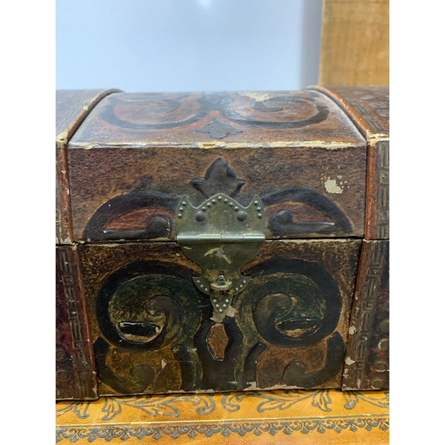 Rustic Mid 20th Century Vintage Lithographic Cardboard Game Chest For Sale - Image 3 of 8