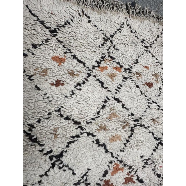 Small Mid-Century Moroccan Tribal Beni Ouarain Rug, 1940s For Sale - Image 10 of 17