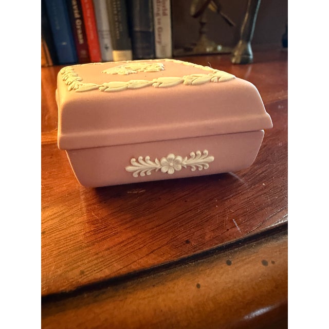 This vintage Wedgwood Jasperware trinket box in pink with a white diamond shape design is a charming addition to any...