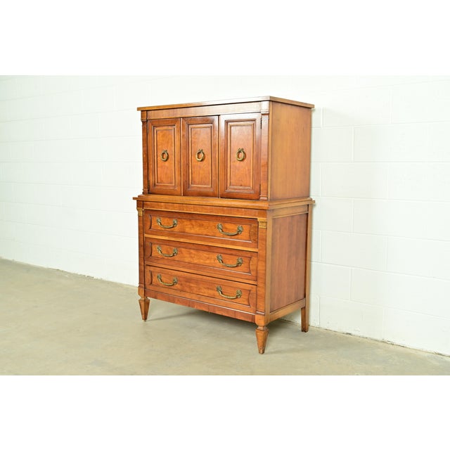 French Thomasville French Regency Louis XVI Carved Fruitwood Gentleman's Chest, Circa 1960s For Sale - Image 3 of 16