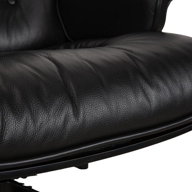 Modern Set of Lounge Chair with Ottoman in Leather by Charles & Ray Eames for Vitra For Sale - Image 3 of 16