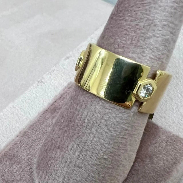 Syna Yellow Gold Geometrix Ring with Diamonds For Sale - Image 4 of 5