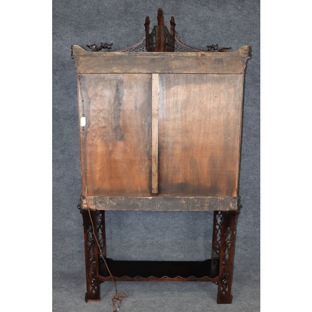 Dragon Carved 1900's English Chinese Chippendale Style English Mahogany Vitrine For Sale In Philadelphia - Image 6 of 11