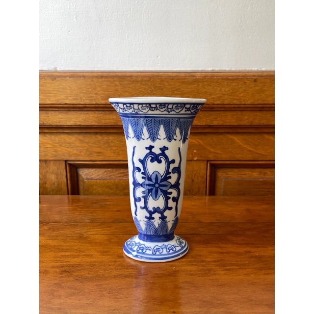Traditional Vintage Tall Blue & White Vase For Sale - Image 3 of 7
