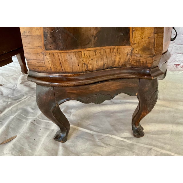 Italian Burled Wood Rococo Style Bombé Chests a Pair For Sale - Image 14 of 16