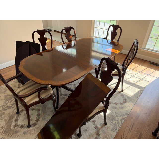 1980s Baker Historic Charleston Mahogany Dining Table w/ 2 Leaves & 6 Shield-Back Chairs For Sale - Image 14 of 17
