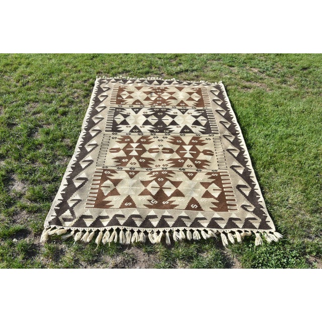1980s Decorative Handwoven Oushak Boho Style Turkish Motif Kilim Rug For Sale - Image 9 of 9