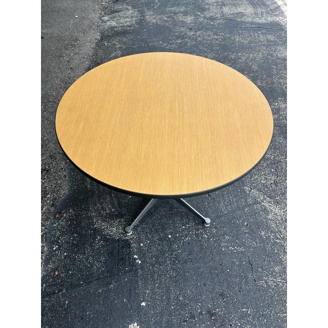 Herman Miller 1970s Eames for Herman Miller Aluminum Group Round Contract Table For Sale - Image 4 of 6