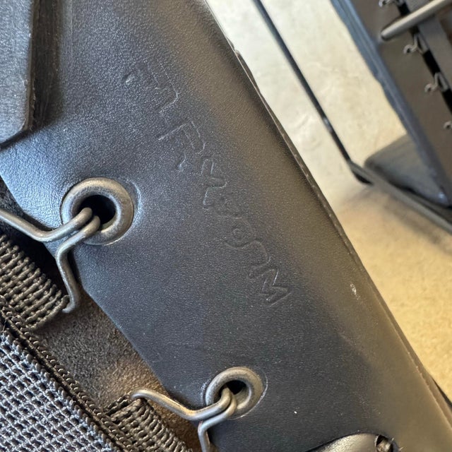 1990s Pair of Black Leather Brenda Arm Chairs by Antonio Citterio for Flexform #1 For Sale - Image 10 of 12